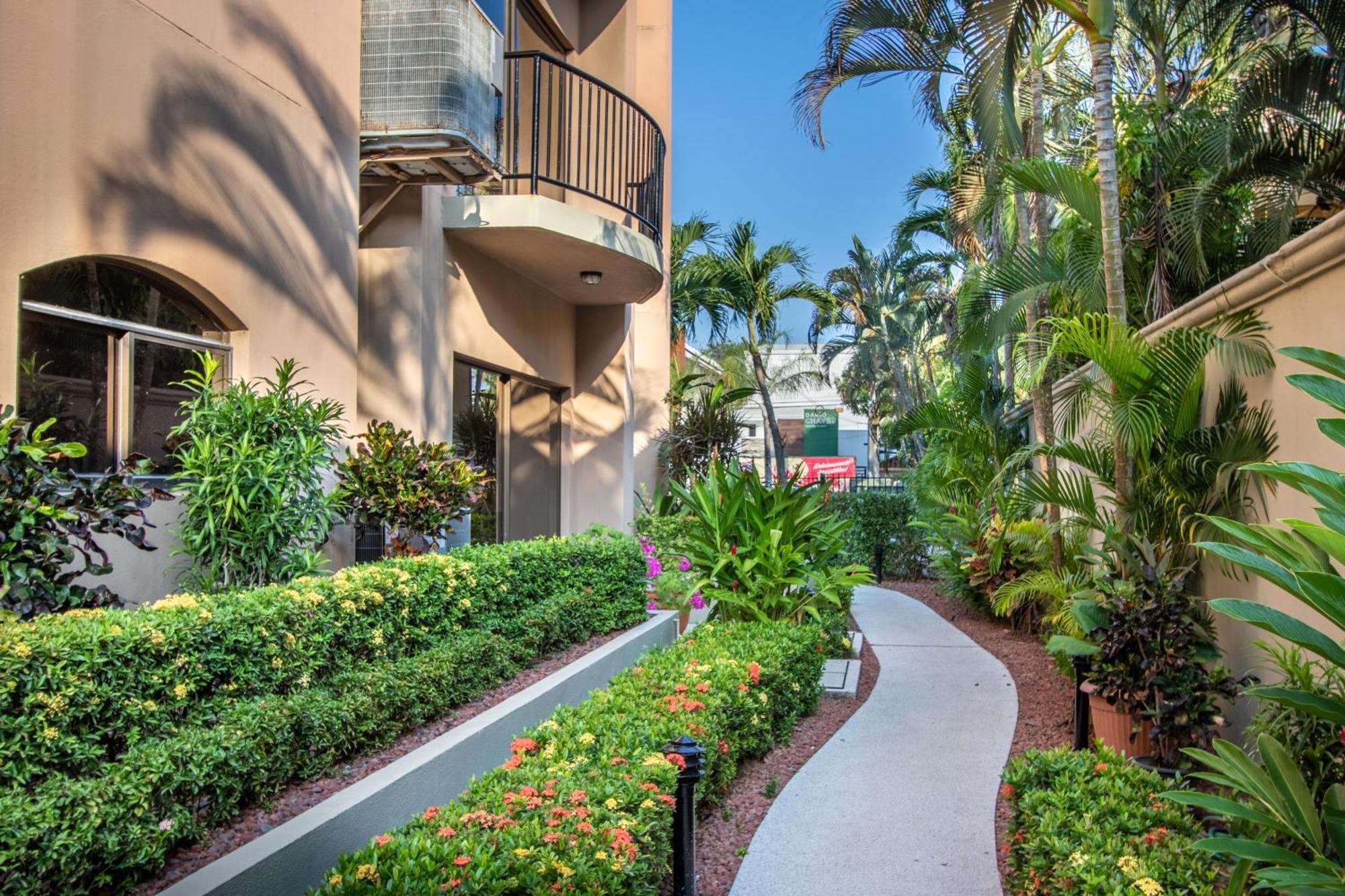 Monaco Condominiums ハコ エクステリア 写真