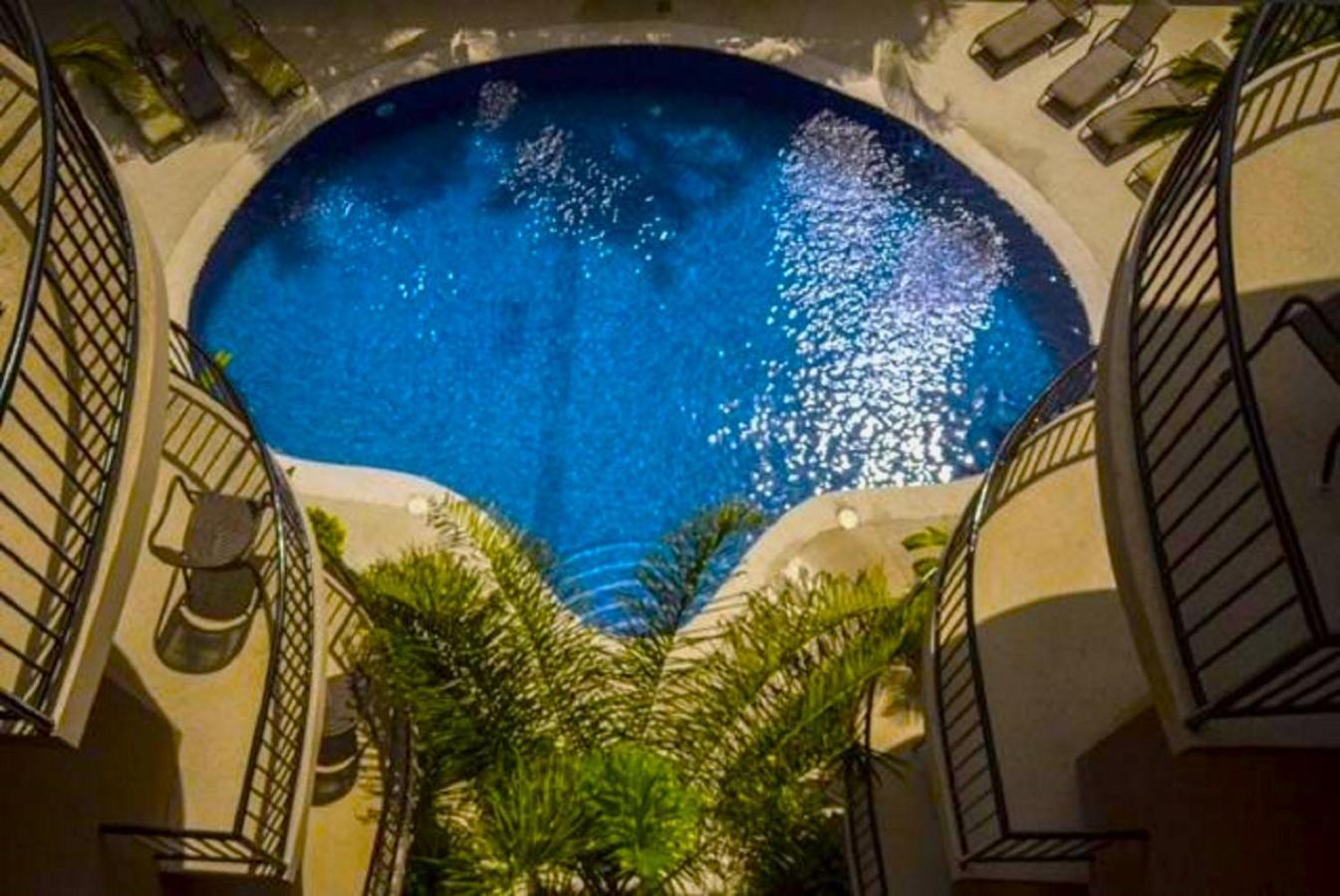 Monaco Condominiums ハコ エクステリア 写真